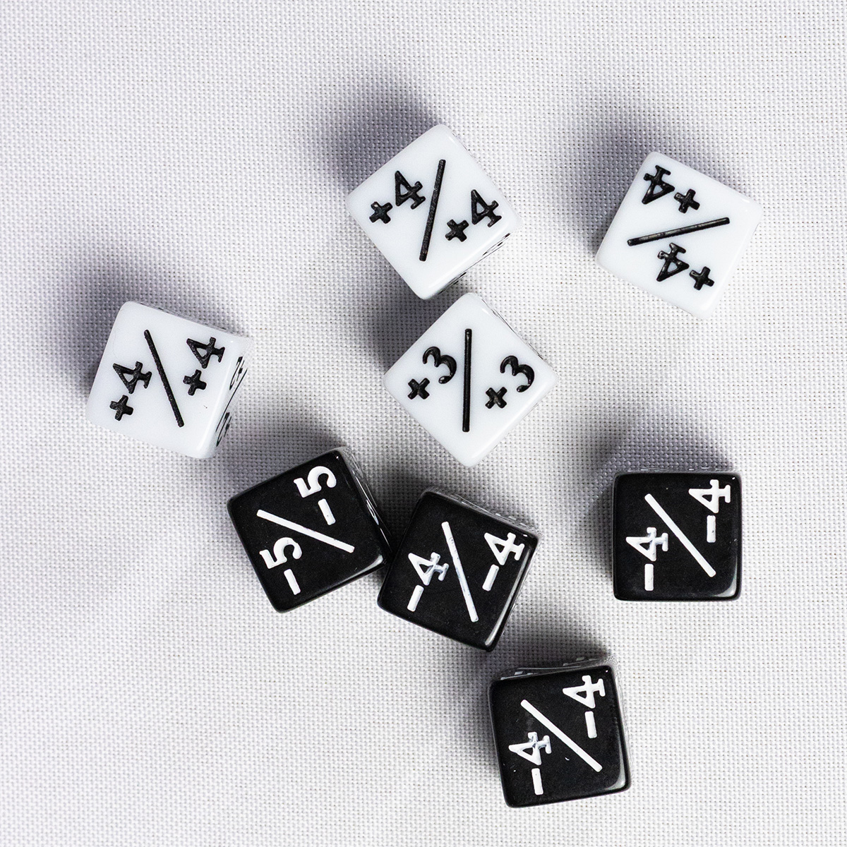 GEM Dice Set D6 Counters - Opaco - Preto // Branco - Imagem 3